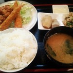 お食事処・居酒屋 清水 - 唐揚げと海老フライのランチ(650円)