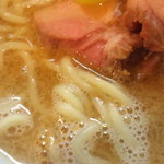 燦燦斗 - チャーシューと麺がまた凄くイイ感じ！