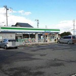 ファミリーマート - ファミマで…スタート。