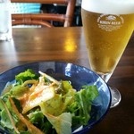 イーマサラ - ランチビール２５０円と、サラダ。