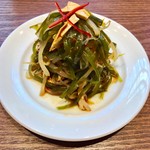 Dhin Tai Fonesu Paru Sendai Ten - 豆腐干と昆布のあえもの