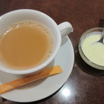 ハリマ・ケバブ・ビリヤニ - ホットチャイ