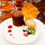 遠藤利三郎商店 - デザート
      フォンダンショコラとプラリネのアイスクリーム