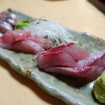 魚菜 つづみ - 刺身ハマチ側
