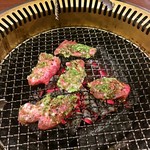 味楽苑 - 炭火で焼きます