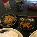 酒・肴 おまた - 香の物と煮物の小鉢❣️