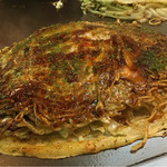 ロペズ - 肉玉そば完成！生地が大きいのが特徴ですね(°▽°)