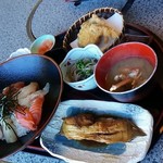 お食事処 若林 - 海鮮丼（1,080円）