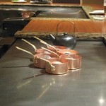 鉄板焼ステーキ 喜扇亭 - 蛤のお吸い物製作中