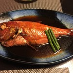 食べるお宿 浜の湯 - 全長約40センチの大金目鯛の煮付け
