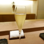 虎白 - グラスシャンパンで