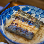 味治 - 鰻蒲焼（むなぎかばやき）皮側（かはかは）