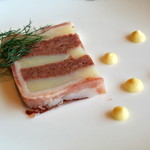 フランス料理/ワインダイニング　ラ・ベル・エポック / バロン オークラ - ラ･ベル･エポック・豚もも肉とジャガイモのミルフィーユ(2016.09)