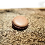 ラチュレ - 鹿の血のブーダンマカロン
      