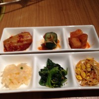 天壇 赤坂店 - キムチとナムルの盛り合わせ