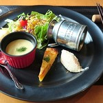 ワインとチーズの小さなレストラン Breed - 