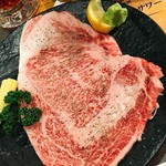 焼肉ホルモン せがれ - 特上ロース
            (二度目に頼んだ時はヤングコーンがししとうになっていました)