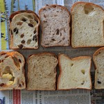 トースト ネイバーフッド ベイカリー - 2016年12月　お試しセット　7種類の食パン系が1枚ずつスライスで入ってます