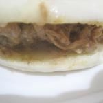 池袋小吃居 - 肉夹馍　横から