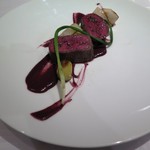 メイン（エゾ鹿のロースト　山ぶどうとバルサミコの赤ワインソース）