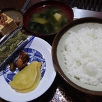 新宿茶屋 - 定食セット(ライス・味噌汁・漬物・冷奴・のり)