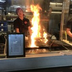 明神丸 - 【2016年10月】藁焼き鰹のファイアー！！思わず店員さんものけぞってます(#^^#)