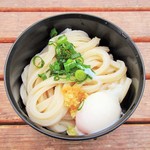 須崎食料品店 - うどん（冷・小）＋温泉卵。200＋60円