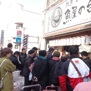 The "Sunday morning market" held at the store where you can buy fresh fish at low prices is popular!