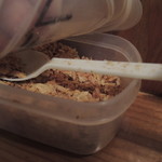 麺屋食堂まさお - 卓上のフライドオニオン