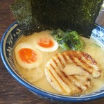 麺屋　武士道 船橋店 - 麺半分煮たまご