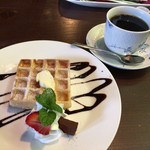 エッセンス - プラス￥３００（税抜き）で頂いたワッフル。（２０１６．１２．１９）