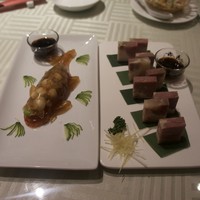 涵梅舫 銀座店 - 春魚肉皮凍（魚を象った煮凝り）と水晶肴蹄（豚のスネ肉特製ソースかけ）