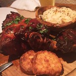 カドーロ - アイスバイン(豚のすね肉)ザワークラウト添え