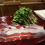 銀座 しのはら - ツキノワグマの鍋