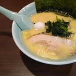 横浜家系ラーメン吟家 - 