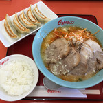 くるまやラーメン 金沢若宮店 - ねぎ味噌チャーシュー(ニンニク多め)＋餃子＋半ライス(無料)