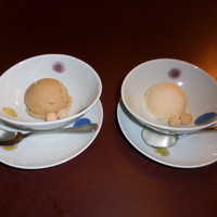 人形町今半 本店 - 　ほうじ茶のアイスクリームと、バニラのアイスクリームです。