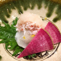 みつ林 - 河豚の焼き霜造りをメインにした先付け