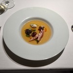 レストラン タテル ヨシノ 銀座 - キジのブイヨン仕立て 腿肉のキャベツ包みとクネル