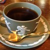 自家焙煎珈琲 蘭館 - 道真ブレンドはウエッジウッド　ダンシングアワーのカップ＆ソーサーで提供されました。美しいセージグリーン。
