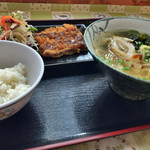 とん吉食堂 - アカン定食 ¥320