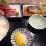 浜焼き海鮮居酒屋 大庄水産 - お刺身3点とサバ味噌定食¥850