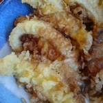 本田 - カワハギの天ぷら
      身はフワフワです