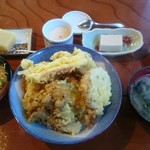 本田 - 日替わり定食 800円
      この日はカワハギ天丼