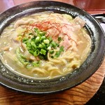 麺屋 なるきす - 鉄鍋煮込らーめん、しょうゆ味！