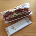 サラミのサンドイッチ　550円（税抜）