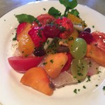 コリス - カンパチカルパッチョ
                                フルーツ盛りだくさん