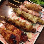 とりの蔵 - 皮、モモ、つくね(塩、タレ)