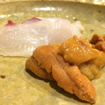 うを徳 - 明石鯛と根室馬糞雲丹のお刺身