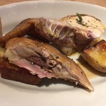 スガハラ - ほろほろ鳥とじゃがいものロースト（アップ）